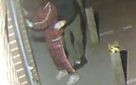 POL-FL: Öffentlichkeitsfahndung mit Bildern nach Einbruchdiebstahl in Supermarkt - Foto: presseportal.de