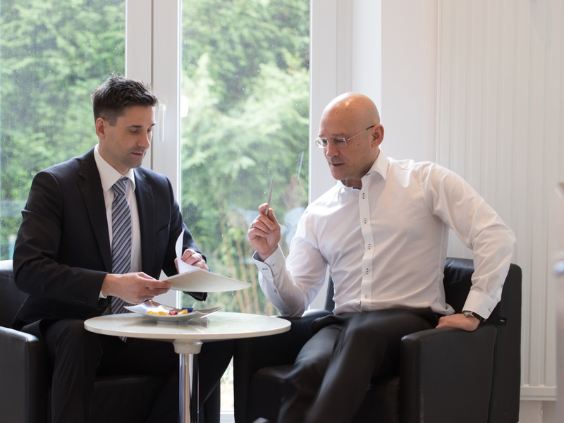 Sascha Schürmann und Masen Bayer Amer von der SB Steuerberater Kanzlei GbR: Die Top-Steuerkanzlei für Mandanten und Mitarbeiter - Foto: presseportal.de