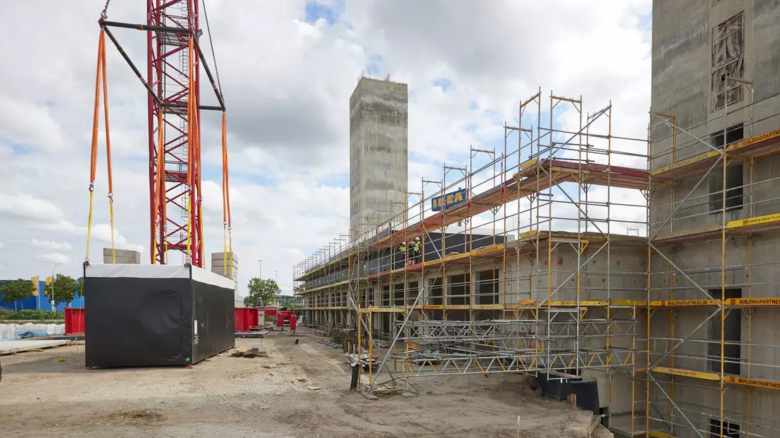 Zu hohe Zinsen, zu wenig Bauland: Die Lage auf dem deutschen Wohnungsmarkt bleibt angespannt. (Archivbild) - Bild: Joerg Carstensen/dpa