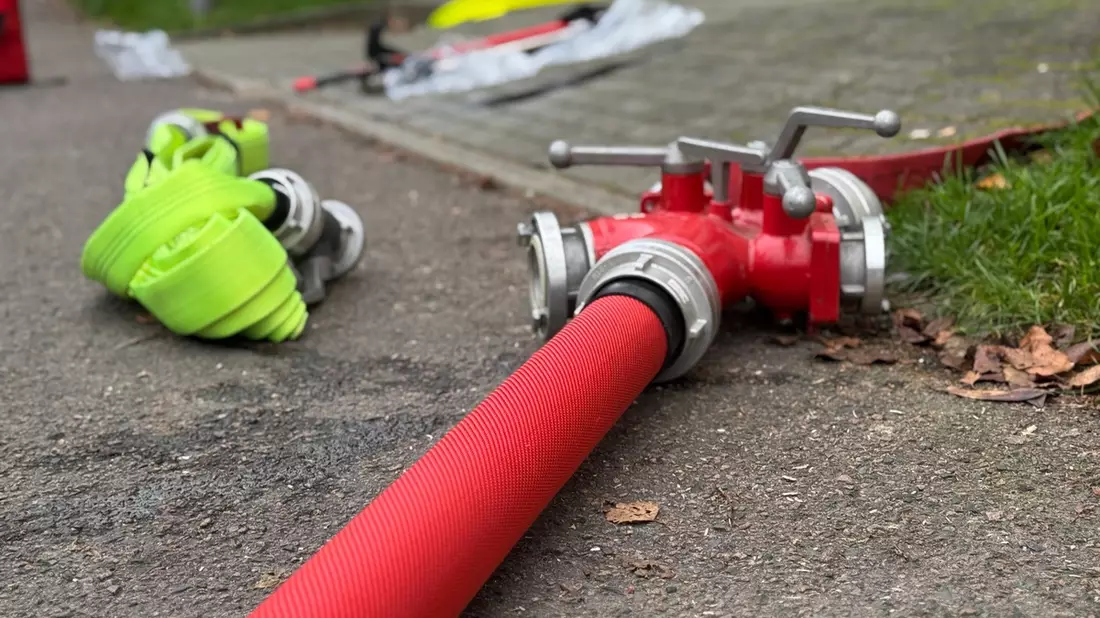 FW Dresden: Kellerbrand in einem Mehrfamilienhaus - Bild: presseportal.de