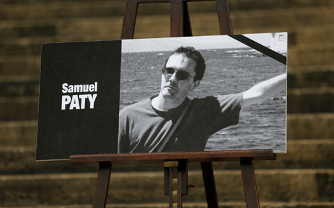 Die Schule, an der Samuel Paty unterrichtete, soll künftig seinen Namen tragen (Archivbild). - Foto: Lewis Joly/AP/dpa