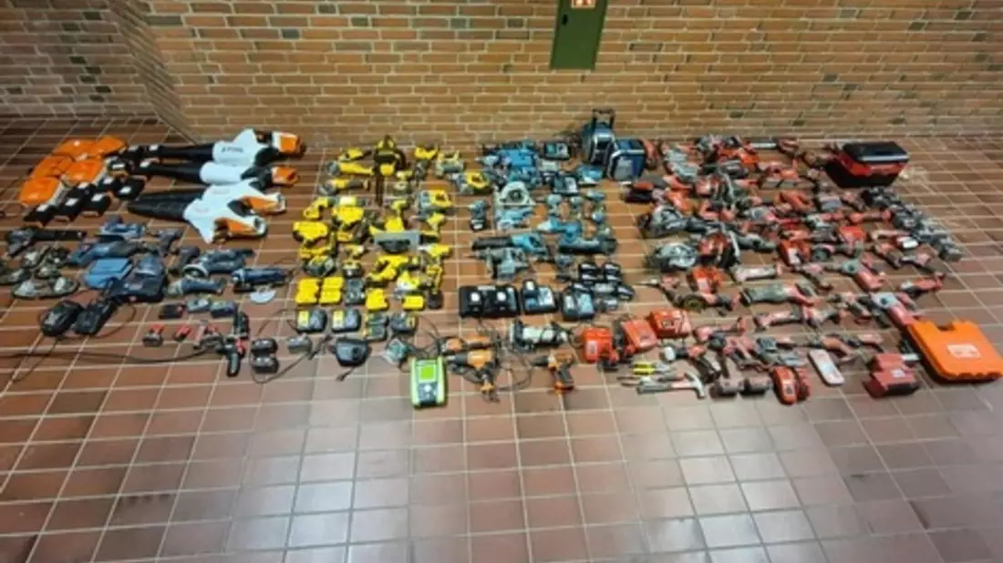 BPOL-FL: FL - Hochwertige Baumaschinen und Werkzeuge vom Flohmarkt sichergestellt - Bild: presseportal.de