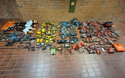 BPOL-FL: FL - Hochwertige Baumaschinen und Werkzeuge vom Flohmarkt sichergestellt - Foto: presseportal.de