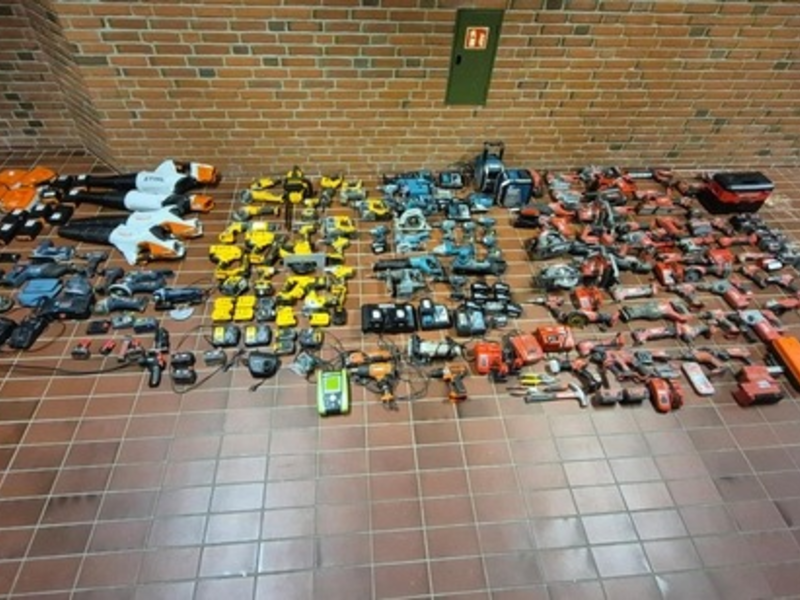 BPOL-FL: FL - Hochwertige Baumaschinen und Werkzeuge vom Flohmarkt sichergestellt - Foto: presseportal.de