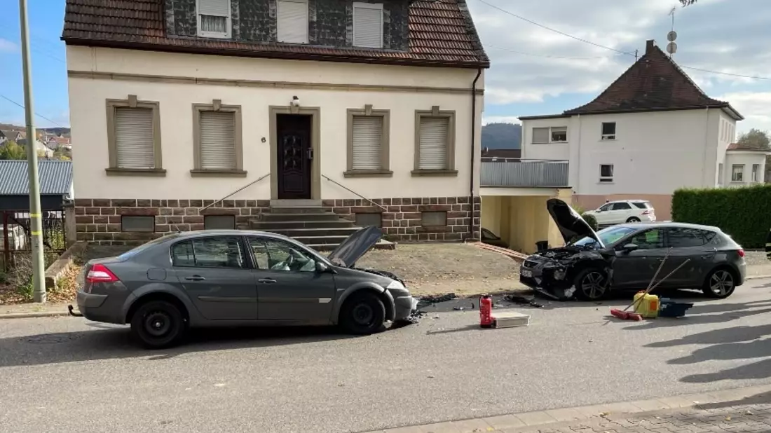 POL-PDKL: Drei Leichtverletze bei Frontalzusammenstoß - Bild: presseportal.de