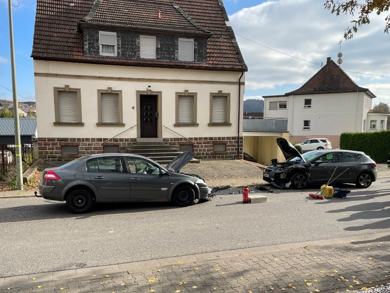 POL-PDKL: Drei Leichtverletze bei Frontalzusammenstoß - Foto: presseportal.de