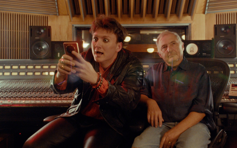 HONOR kreiert eigenen Song und vertont das Drama eines leeren Smartphone-Akkus / Deutschen Smartphone-Nutzern ist ein zuverlässiger Geräte-Akku enorm wichtig / HONOR greift dieses Thema kreativ auf - Foto: presseportal.de