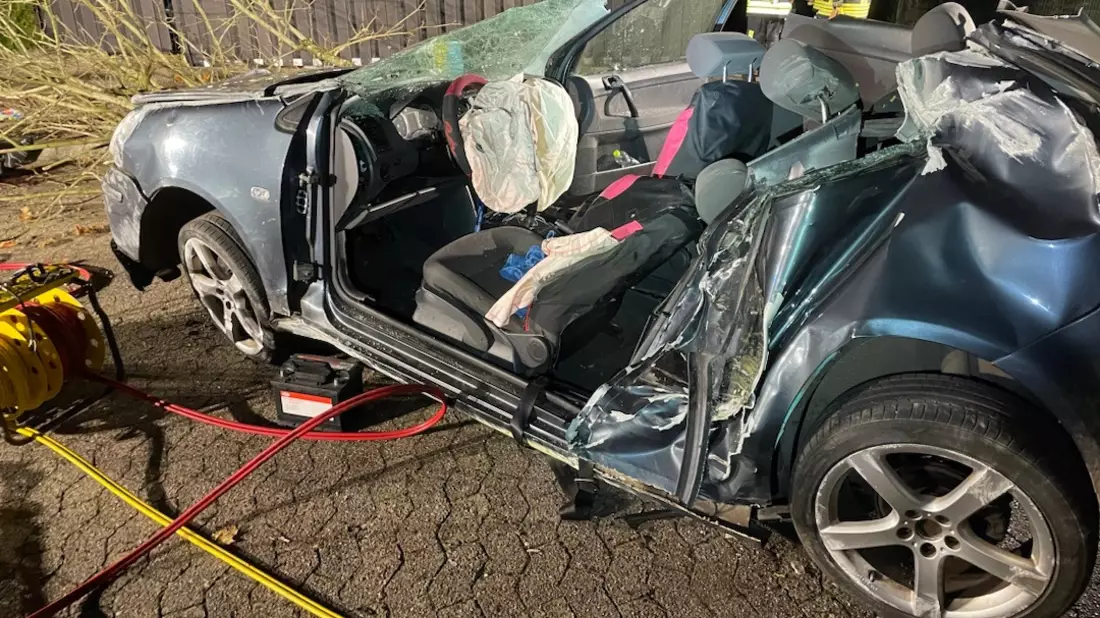 POL-STD: Zwei junge Autoinsassen im Alter von 19- und 23-Jahren bei Verkehrsunfall in Harsefeld tödlich verunglückt - Bild: presseportal.de