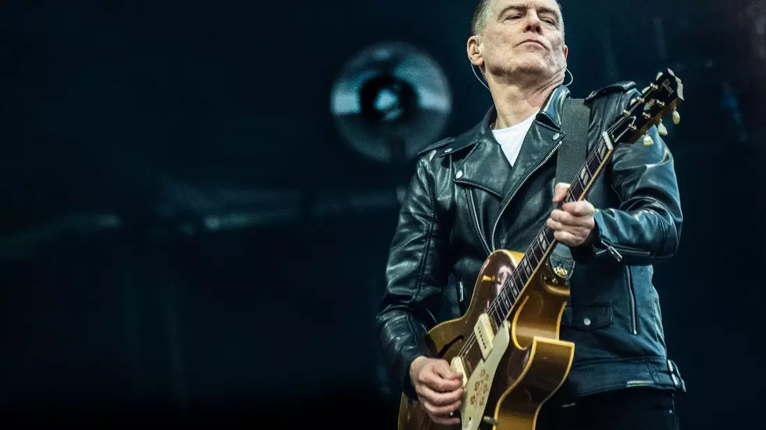 Er ist Spezialist für romantische Balladen, aber im Kern ist Bryan Adams ein Rocker geblieben. (Archivfoto) - Bild: Helle Arensbak/Ritzau Scanpix Foto/AP/dpa