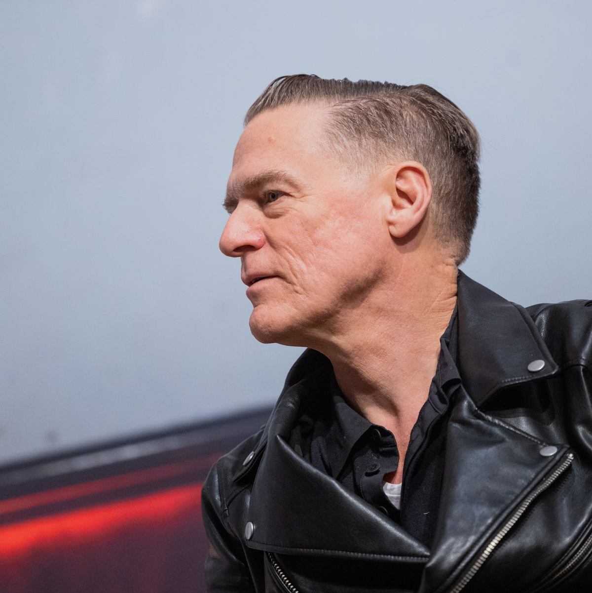 Neben seiner Karriere als Rockstar ist Bryan Adams auch ein erfolgreicher Fotograf. (Archivfoto) - Foto: Rolf Vennenbernd/dpa