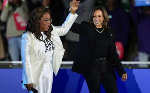 Oprah Winfrey ist ein Superstar in den USA - und unterstützt Kamala Harris. (Archivbild) - Foto: Matt Slocum/AP/dpa