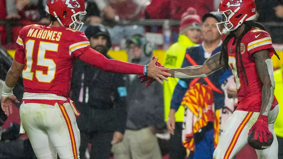 DeAndre Hopkins erarbeitete sich schnell das Vertrauen von Quarterback Patrick Mahomes.  - Bild: Charlie Riedel/AP/dpa