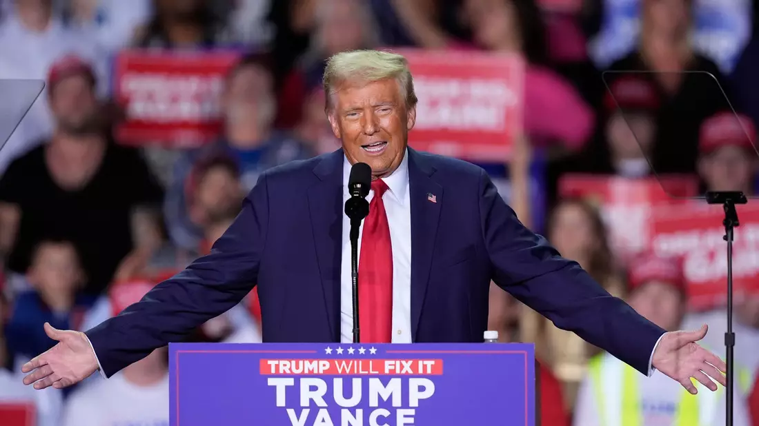 Monolog in Michigan von Trump - Bild: Carlos Osorio/AP/dpa