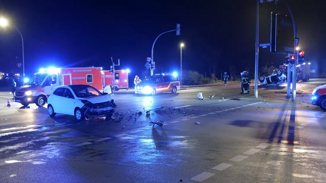 FW-DO: PKW stoßen auf Kreuzung zusammen - Bild: presseportal.de