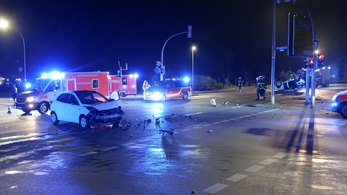 FW-DO: PKW stoßen auf Kreuzung zusammen - Foto: presseportal.de