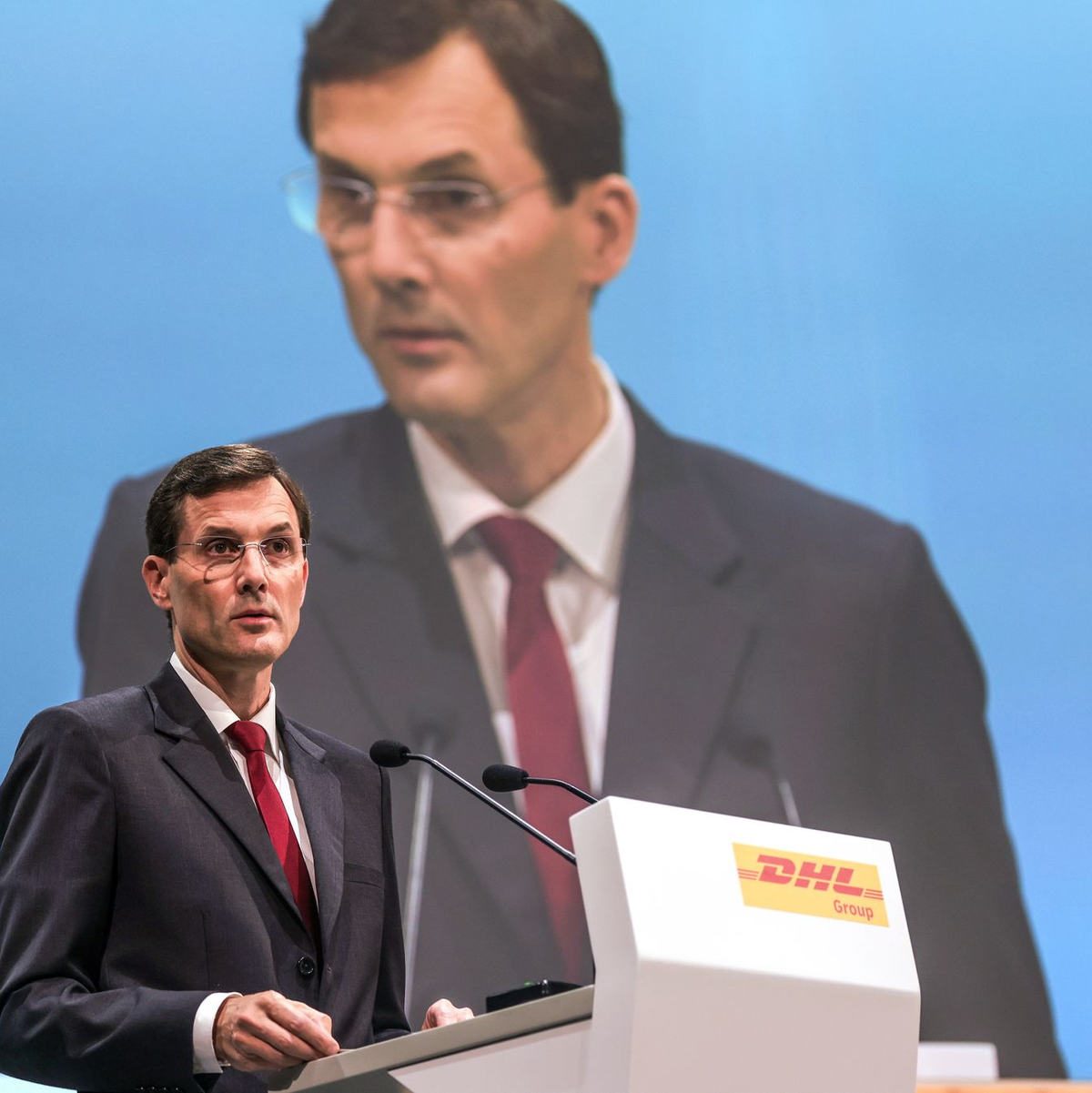 Für den Chef des Post-Konzerns DHL, Tobias Meyer, ist der Porto-Vorschlag der Bundesnetzagentur zu gering. (Archivbild) - Foto: Oliver Berg/dpa