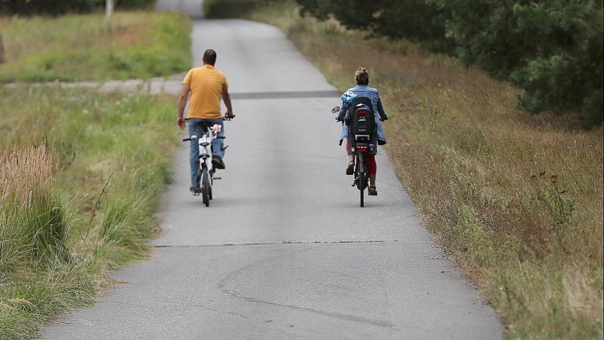 Mann und Frau auf Fahrrad (Archiv) - Foto: über dts Nachrichtenagentur