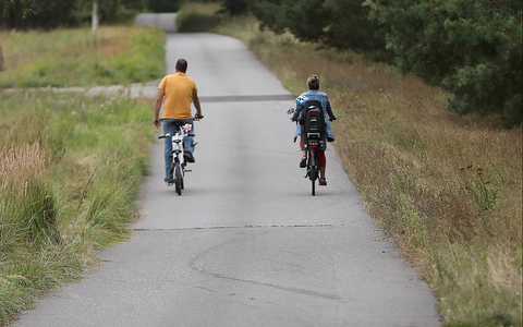 Mann und Frau auf Fahrrad (Archiv) - Foto: über dts Nachrichtenagentur