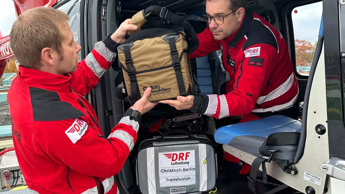 Lebensrettend bei massivem Blutverlust / Christoph Berlin mit Blut- und Plasmakonserven im Einsatz - Bild: presseportal.de