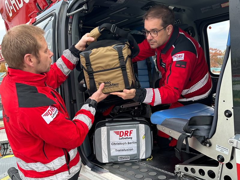 Lebensrettend bei massivem Blutverlust / Christoph Berlin mit Blut- und Plasmakonserven im Einsatz - Foto: presseportal.de
