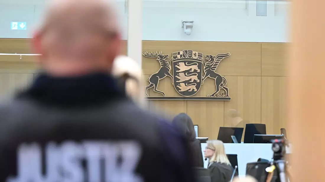 An drei Orten in Deutschland laufen die Prozesse gegen sogenannte Reichsbürger, die der Gruppe um Heinrich XIII. Prinz Reuß zugerechnet werden. (Archivfoto) - Bild: Bernd Weißbrod/dpa-Pool/dpa