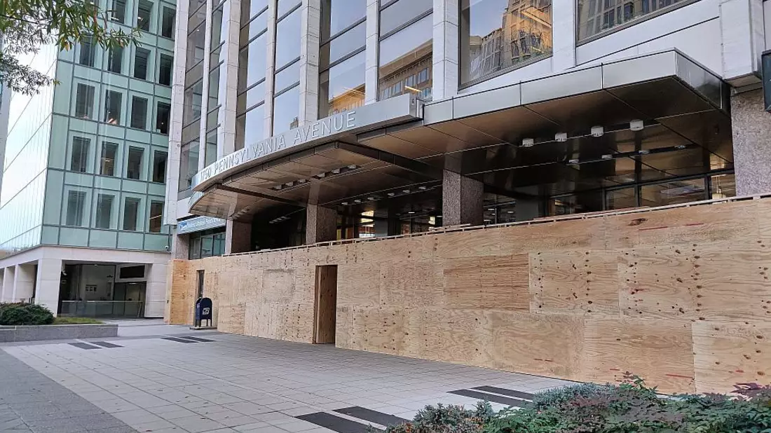 Verrammelte Fensterfront aus Sorge vor Randale bei der US-Wahl am 04.11.2024 - Bild: über dts Nachrichtenagentur