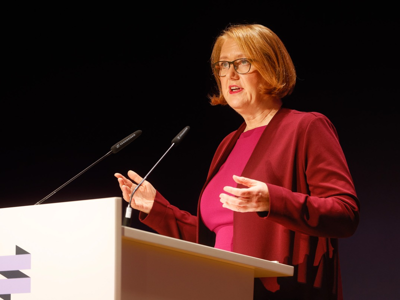 Paus: Bundesstiftung Gleichstellung unterstützt ab 2025 beim Gleichstellungs-Check von Gesetzen / 2. Gleichstellungstag der Bundesstiftung Gleichstellung eröffnet - Foto: presseportal.de