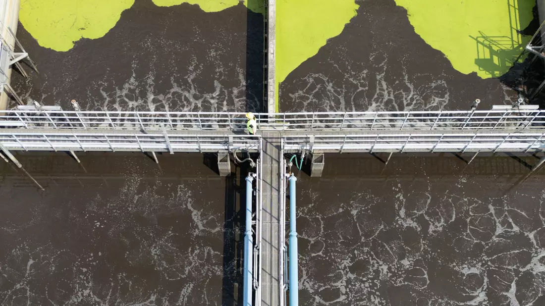 Zur sogenannten kritischen Infrastruktur zählen auch die Klärwerke großer Städte wie das Klärwerk Ruhleben der Berliner Wasserbetriebe. (Archivfoto) - Bild: Sebastian Gollnow/dpa