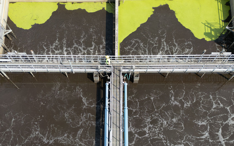 Müssen sich künftig maßgeblich an der Abwasserreinigung in der Europäischen Union beteiligen: Pharma- und Kosmetikfirmen. (Archivbild) - Foto: Sebastian Gollnow/dpa