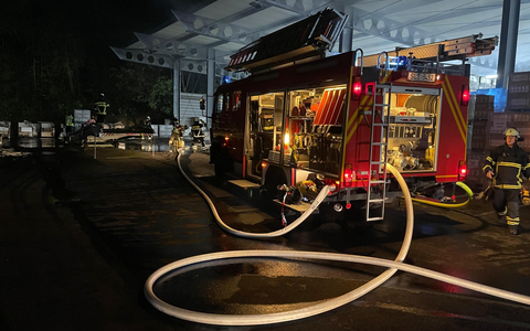 FW Alfter: Brandeinsatz in einer Lagerhalle - Foto: presseportal.de