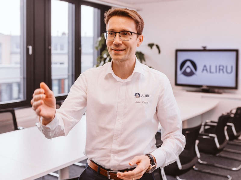 Julian Kissel von der Aliru GmbH über Sally AI: Automatische Meeting-Transkription - Hype oder echter Mehrwert? - Foto: presseportal.de