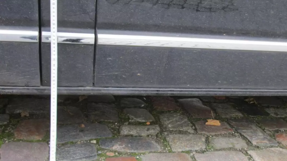 POL-FL: Verkehrsunfallflucht auf Markant-Parkplatz in der Marktstraße, gesucht wird der Fahrer/die Fahrerin eines roten PKW - Bild: presseportal.de