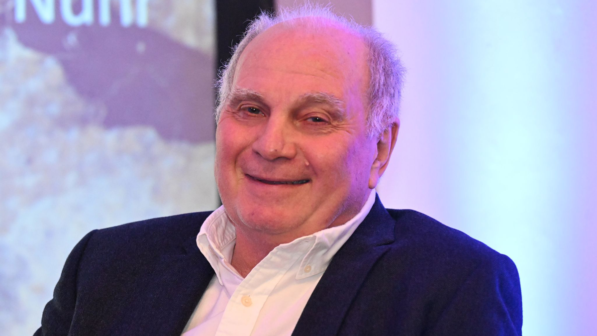 Zu Donald Trump hat Hoeneß eine klare Meinung. - Foto: Felix Hörhager/dpa