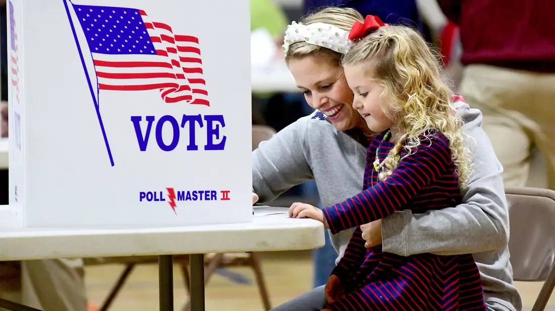 Wählen in Amerika - Bild: Thomas Slusser/The Tribune-Democrat/AP/dpa