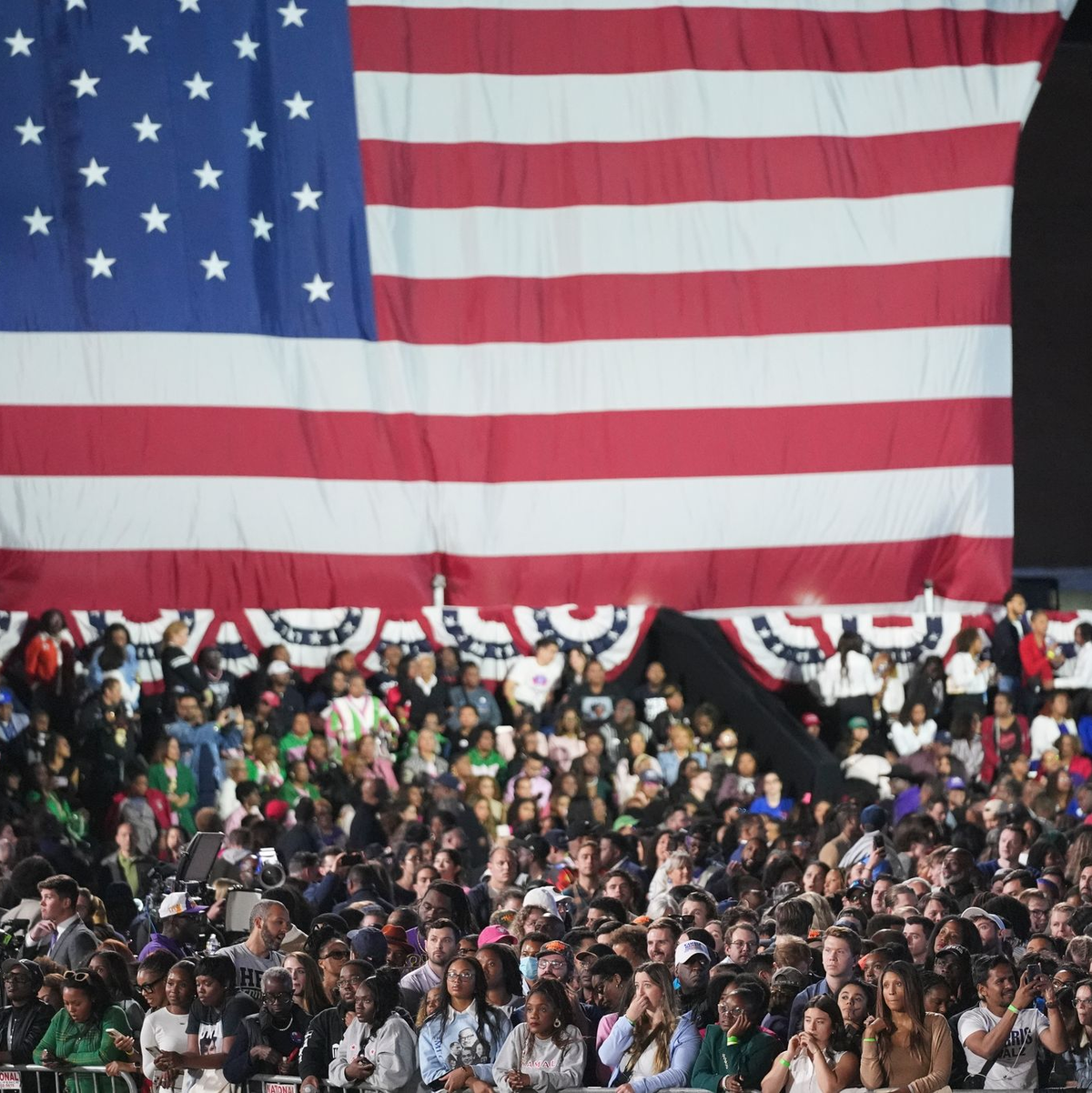 Harris verzichtete in der Nacht auf einen Auftritt auf ihrer Wahlparty. - Foto: Stephanie Scarbrough/AP/dpa