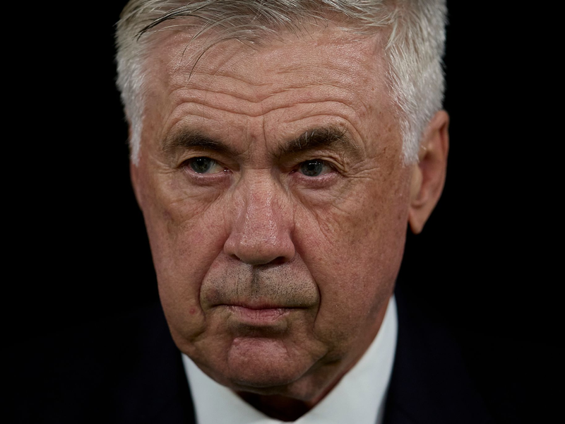 Carlo Ancelotti macht sich Sorgen um Real Madrid. - Foto: Ruben Albarran/ZUMA Press Wire/dpa