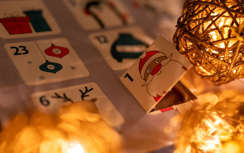 Jeder Zweite in Deutschland hat schon einen Adventskalender. (Archivbild) - Foto: Monika Skolimowska/dpa-Zentralbild/dpa