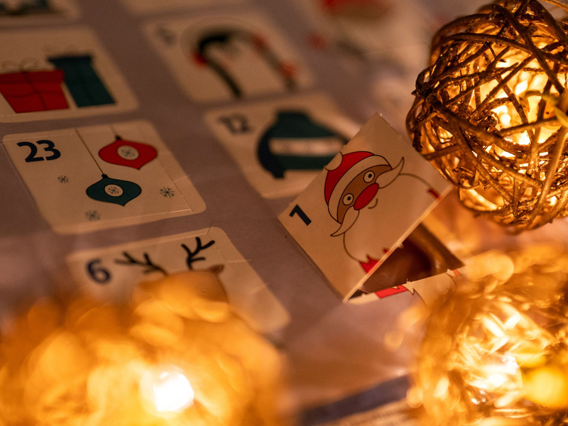 Jeder Zweite in Deutschland hat schon einen Adventskalender. (Archivbild) - Foto: Monika Skolimowska/dpa-Zentralbild/dpa