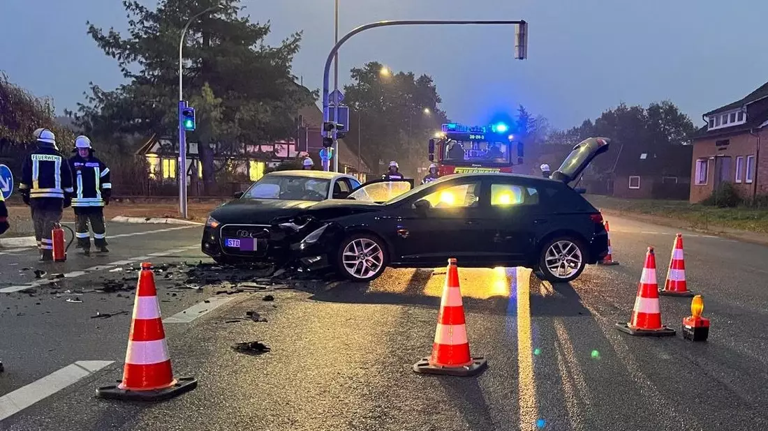 POL-STD: Zwei Leichtverletzte bei morgendlichem Unfall auf Bundesstraße 73 in Dollern - Bild: presseportal.de