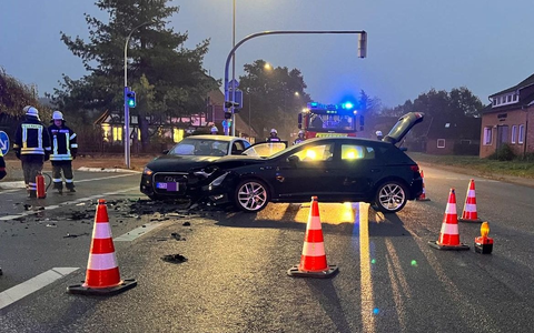 POL-STD: Zwei Leichtverletzte bei morgendlichem Unfall auf Bundesstraße 73 in Dollern - Foto: presseportal.de