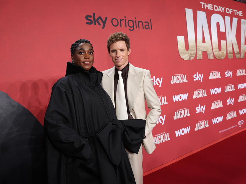 Action in Berlin: Deutschlandpremiere der Sky Original Serie The Day of the Jackal mit Eddie Redmayne und Lashana Lynch - Foto: SKY / Harald Fuhr, presseportal.de