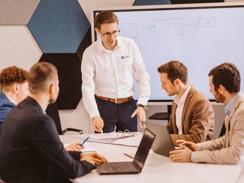 Julian Kissel von der Aliru GmbH und Sally AI: 5 Gründe, warum Experten, Agenturen und Dienstleister auf automatische Meeting-Transkription setzen sollten - Foto: presseportal.de