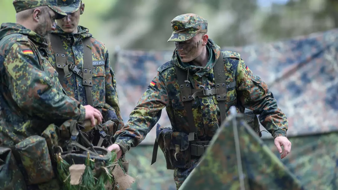 Freiwilliger Wehrdienst im Heimatschutz in Burg - Bild: Klaus-Dietmar Gabbert/dpa-Zentralbild/ZB