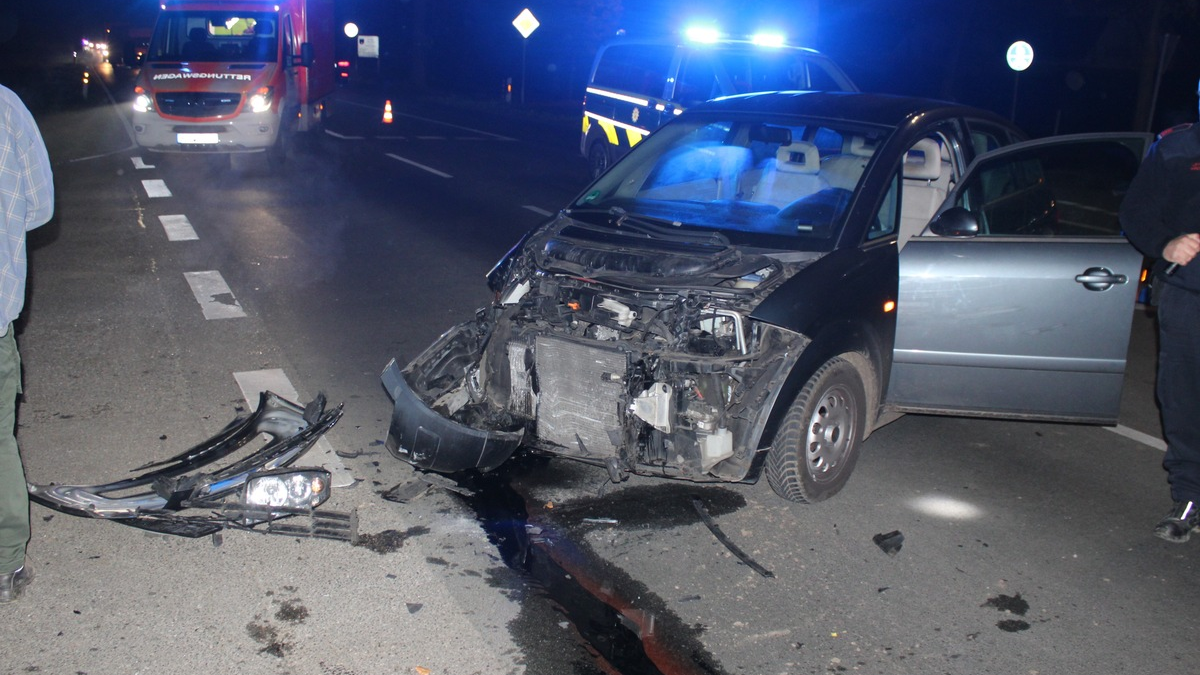POL-KLE: Bedburg-Hau - Beim Abbiegen Gegenverkehr übersehen / eine Verletzte nach Verkehrsunfall auf der B9 - Foto: presseportal.de