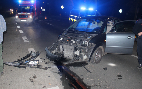 POL-KLE: Bedburg-Hau - Beim Abbiegen Gegenverkehr übersehen / eine Verletzte nach Verkehrsunfall auf der B9 - Foto: presseportal.de