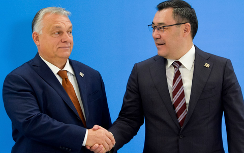 Ungarn Ministerpräsident Orban (l.) - hier im Bild mit dem kirgisischen Präsidenten Sadyr Dschaparow - äußert Zweifel, ob Europa die finanzielle und militärische Unterstützung für die Ukraine allein schultern könnte. - Foto: Vladimir Voronin/AP/dpa