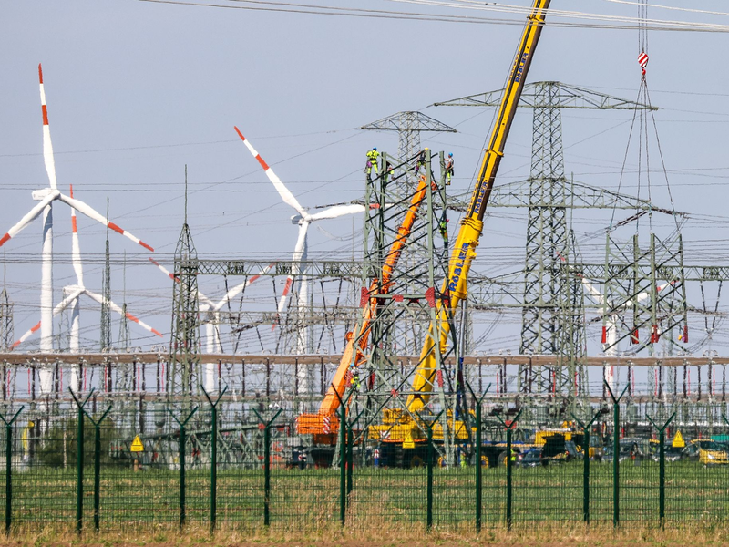 Der Ausbau der Stromnetze sorgt für Belastungen. - Foto: Jan Woitas/dpa