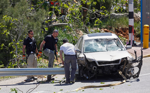 Ein Attentäter hat mit seinem Auto eine Bushaltestelle bei einer israelischen Siedlung im Westjordanland gerammt und versucht, Passanten mit einem Messer anzugreifen. Er wurde erschossen.  - Foto: Majdi Mohammed/dpa