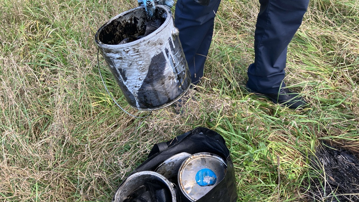 POL-LDK: + Altöl entsorgt + Unfallfluchten in Dillenburg, Herborn und auf der B49 + Kontrolle über Transporter verloren + - Foto: presseportal.de