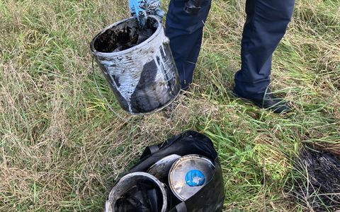 POL-LDK: + Altöl entsorgt + Unfallfluchten in Dillenburg, Herborn und auf der B49 + Kontrolle über Transporter verloren + - Foto: presseportal.de POL-LDK: + Altöl entsorgt + Unfallfluchten in Dillenburg, Herborn und auf der B49 + Kontrolle über Transporter verloren + - Foto: presseportal.de